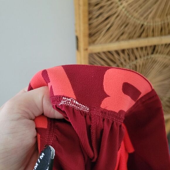 Under Armour Heat Gear Fitted Shorts Red/Pink M - Picture 7 of 9